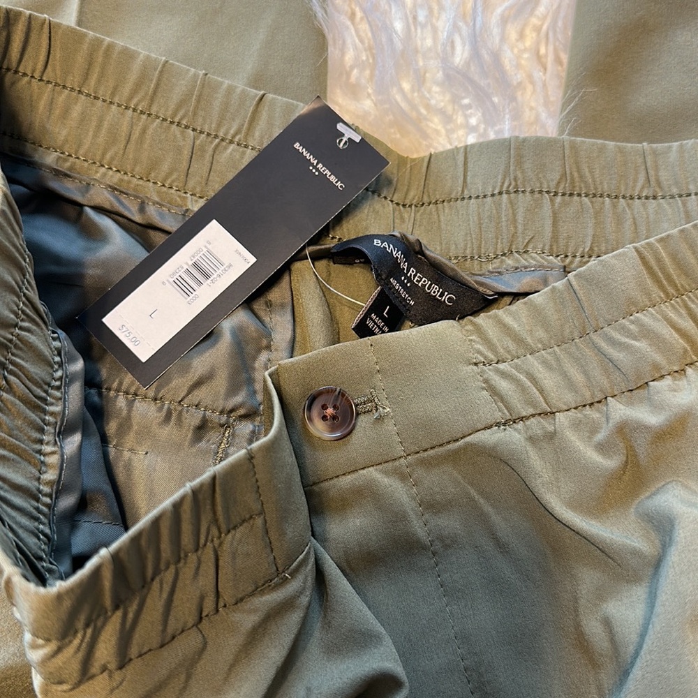 Banana Republic Airstretch HR vegan green pants new Large